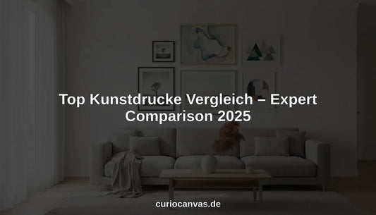 Weißes Sofa mit gerahmtem Kunstdruck an der Wand