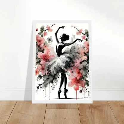 Gerahmtes Poster Blütentanz: Ballerina in Schwarz-Weiß auf rosa Blumen