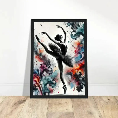 Farbtanz Gerahmtes Poster: Schwarze Ballerina mit farbigem abstraktem Hintergrund