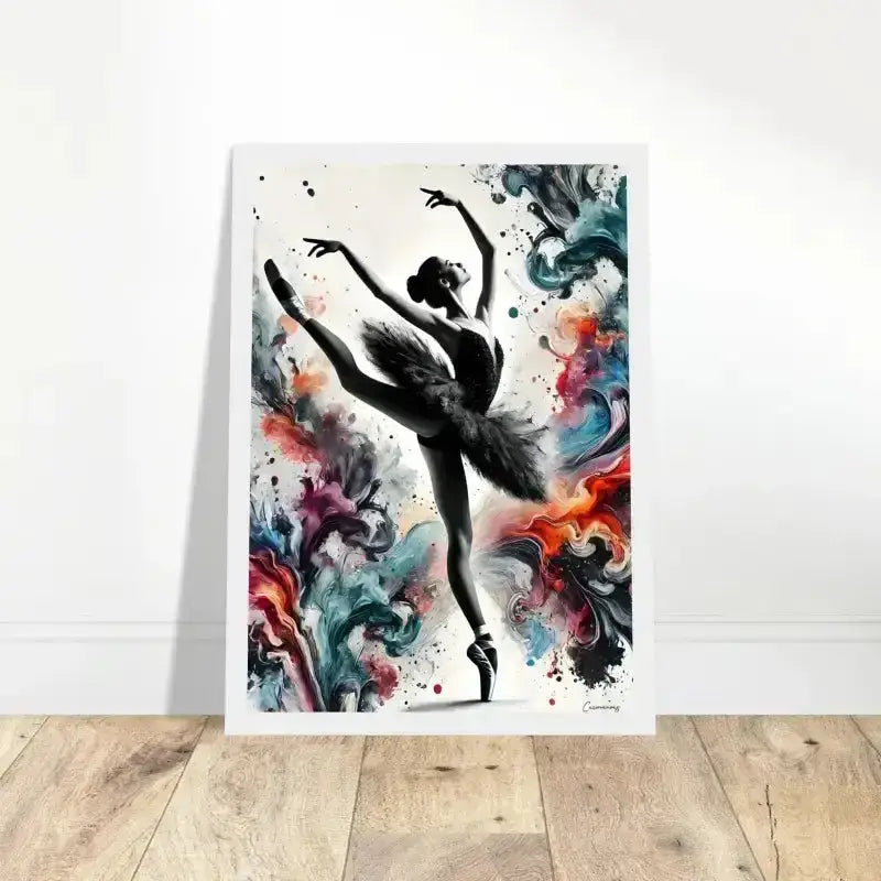 Farbtanz Gerahmtes Poster: Schwarze Ballerina mit farbigem abstraktem Hintergrund