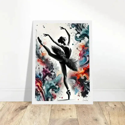 Farbtanz Gerahmtes Poster: Schwarze Ballerina mit farbigem abstraktem Hintergrund