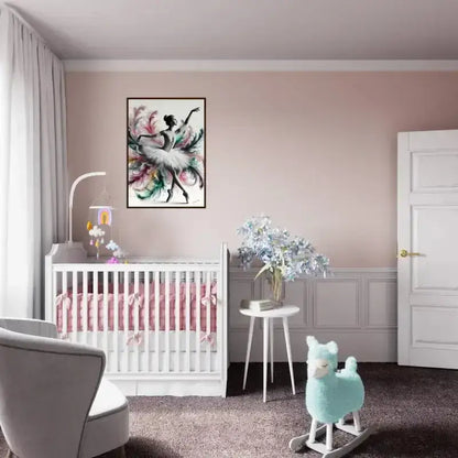 Federleicht Gerahmtes Poster: Weißes Kinderbett mit rosa Bettwäsche und Blumenmuster