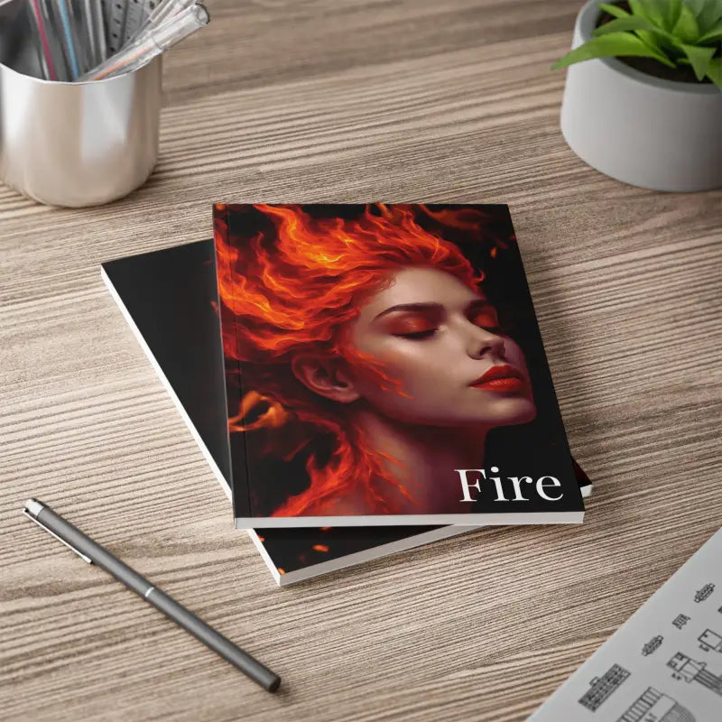 Spiralgebundenes Journal mit lebhafter Illustration einer roten Frau und Feuer auf dem Cover