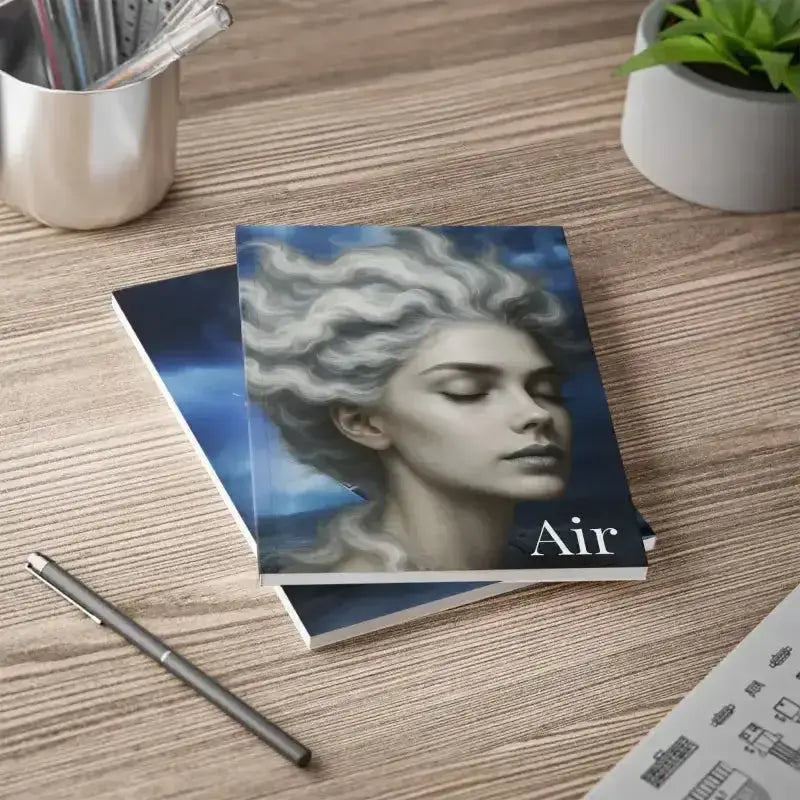 GAIA Luft Element: Blaues Notizbuch mit Wolken und Frauengesicht