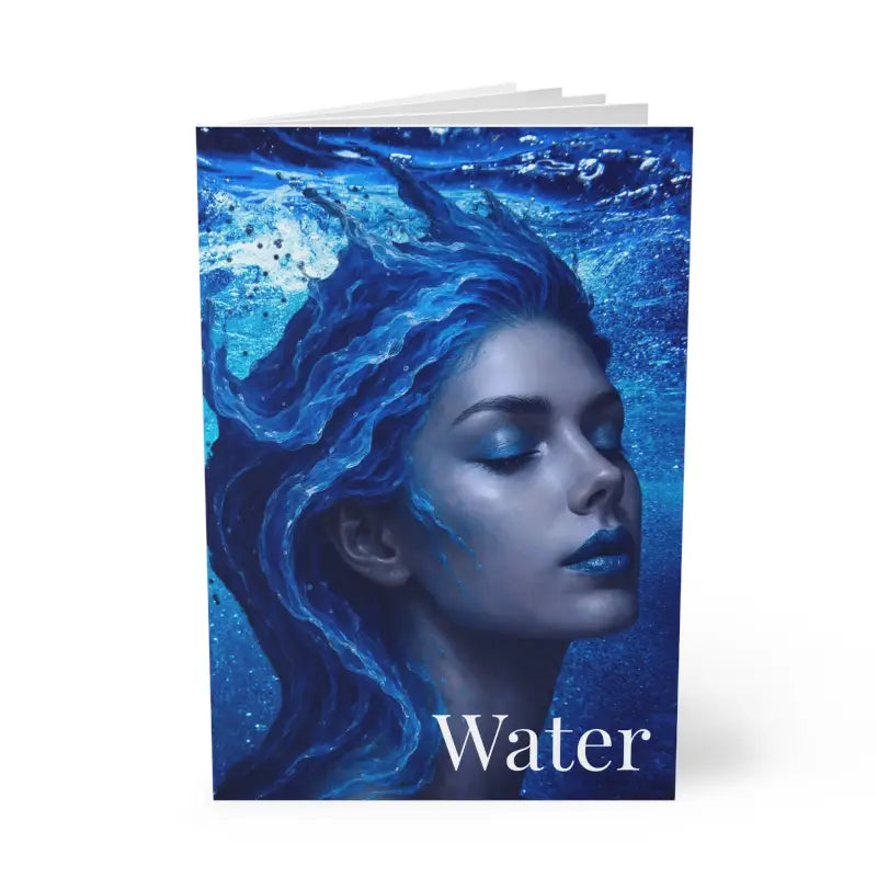 Journal mit blauer Hülle zeigt eine Frau unter Wasser für GAIA – Water Element