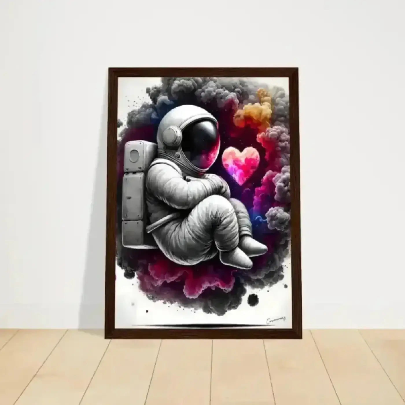 Gerahmtes poster lost in love zeigt astronaut in grau zwischen pinken, lila und orangen wolken mit leuchtendem herz kunst print